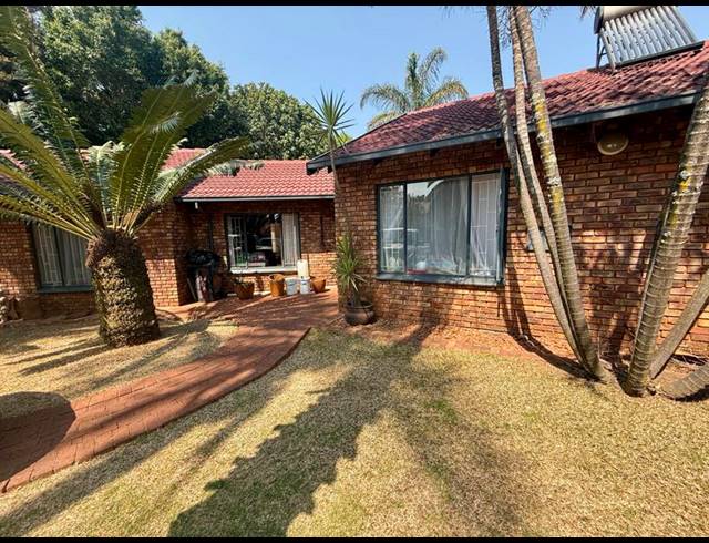 4 BEDROOM HOUSE FOR SALE IN ROOIHUISKRAAL